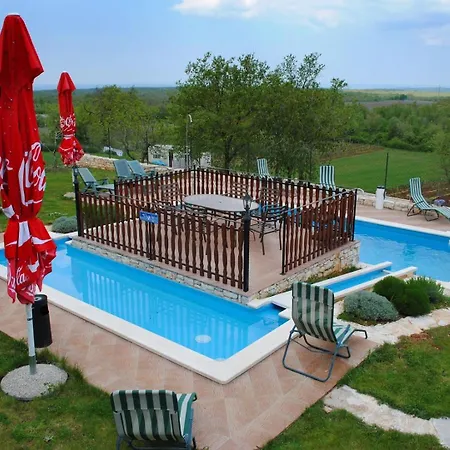 Pensionat Bacva With Pool