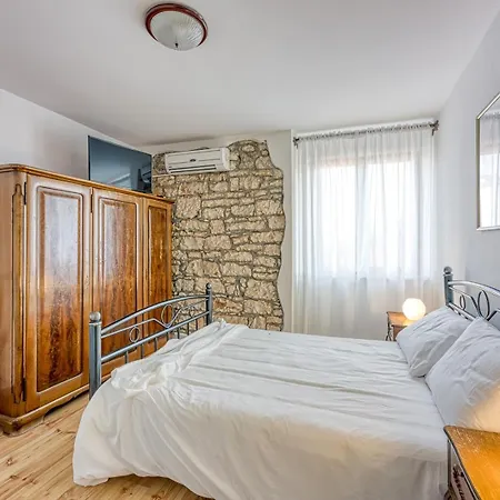 Bacva With Pool Višnjan