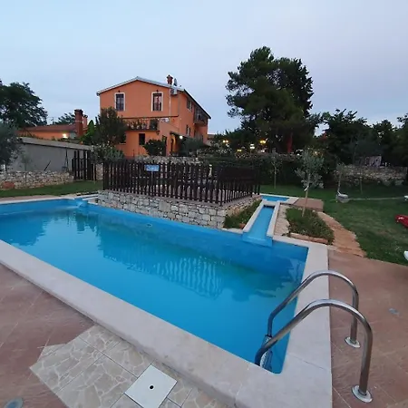 Bacva With Pool * Visnjan