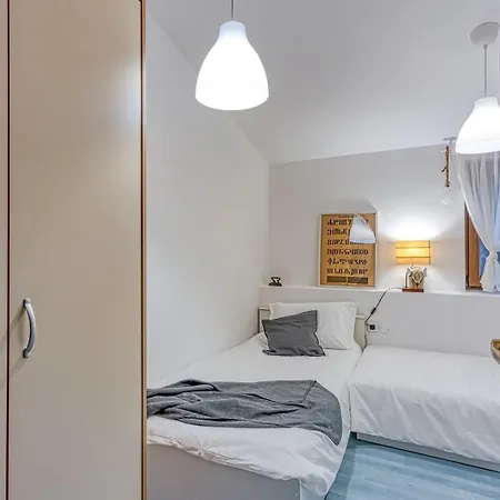 Bacva With Pool Višnjan