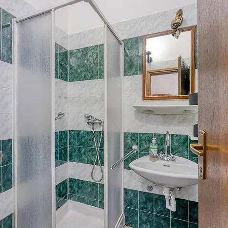 Bacva With Pool Višnjan