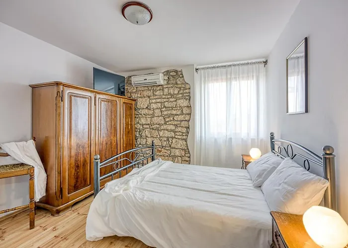 Bacva With Pool Višnjan