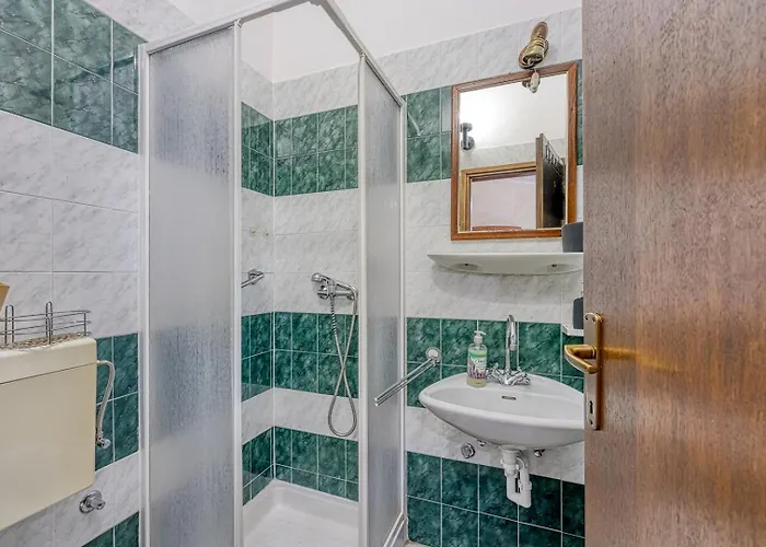 Bacva With Pool Višnjan