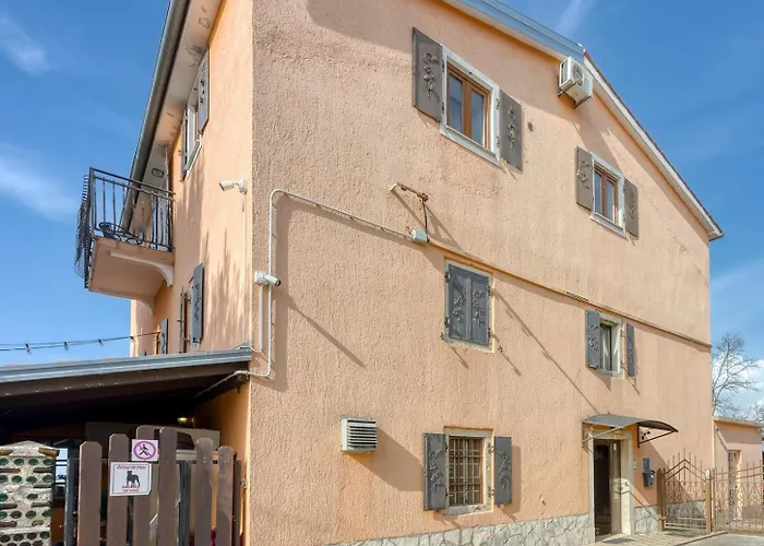 게스트하우스 Bacva With Pool Višnjan